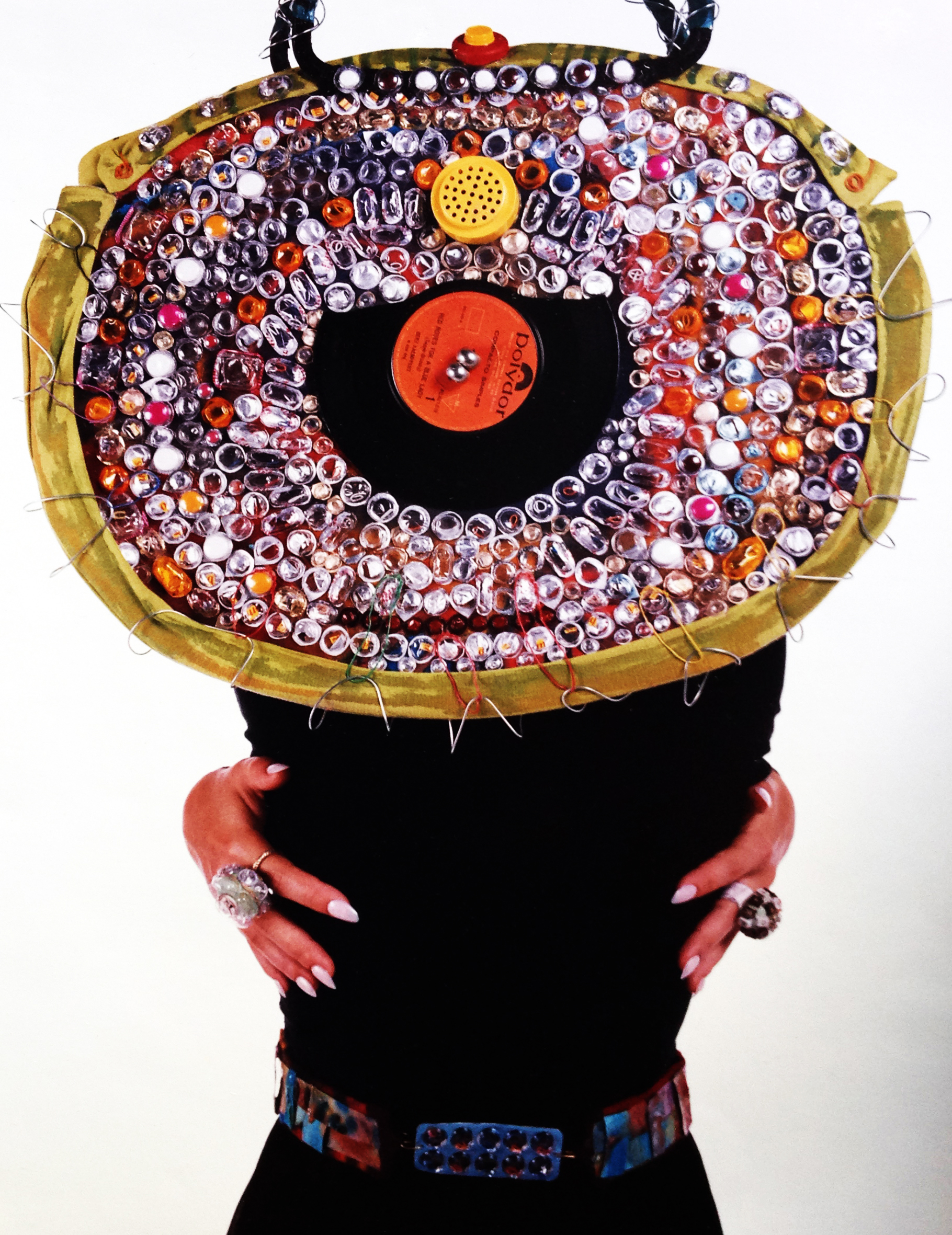 “O Lado Avesso do Guardarroupa” Materiais diversos pós-consumo (1992) | Ddaniela Aguilar Fotos Tibério França