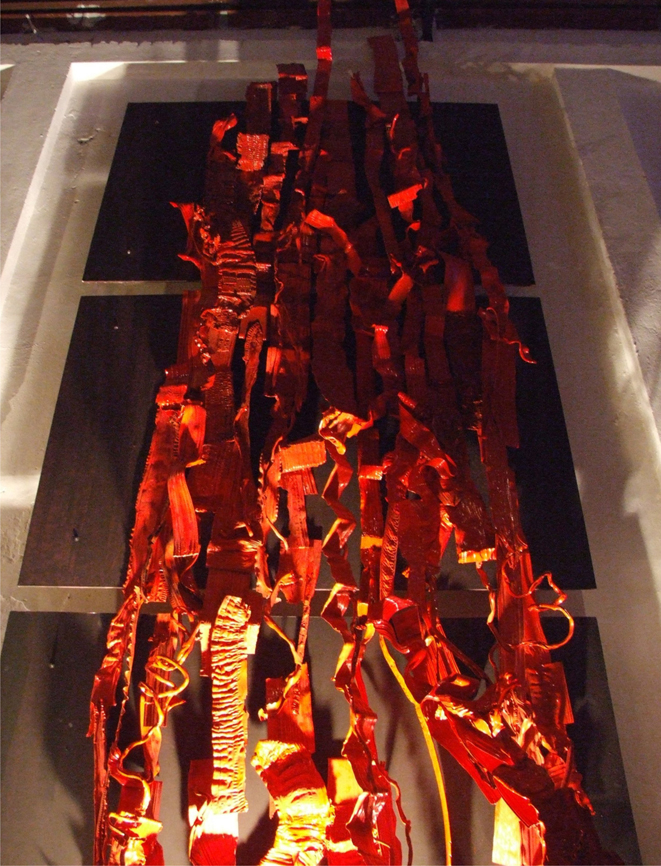 Série Colmeia3 instalação (2007) - PVC pós-consumo | Ddaniela Aguilar | Foto Reinaldo Gama