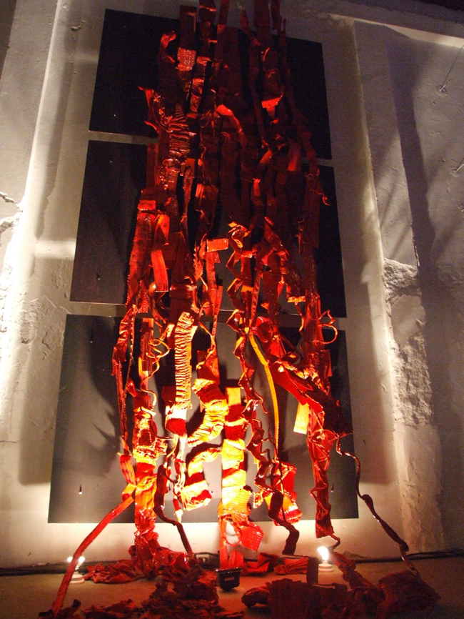 Série Colmeia 4 instalação (2007) - PVC pós-consumo | Ddaniela Aguilar | Foto Reinaldo Gama