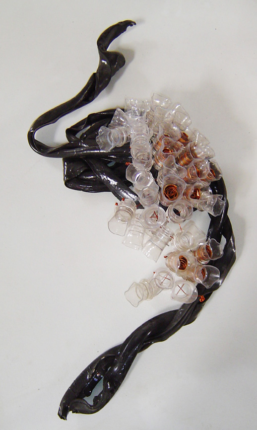 Estrela (2000) - Pet e Alumínio pós-consumo e vidro resinado | Ddaniela Aguilar