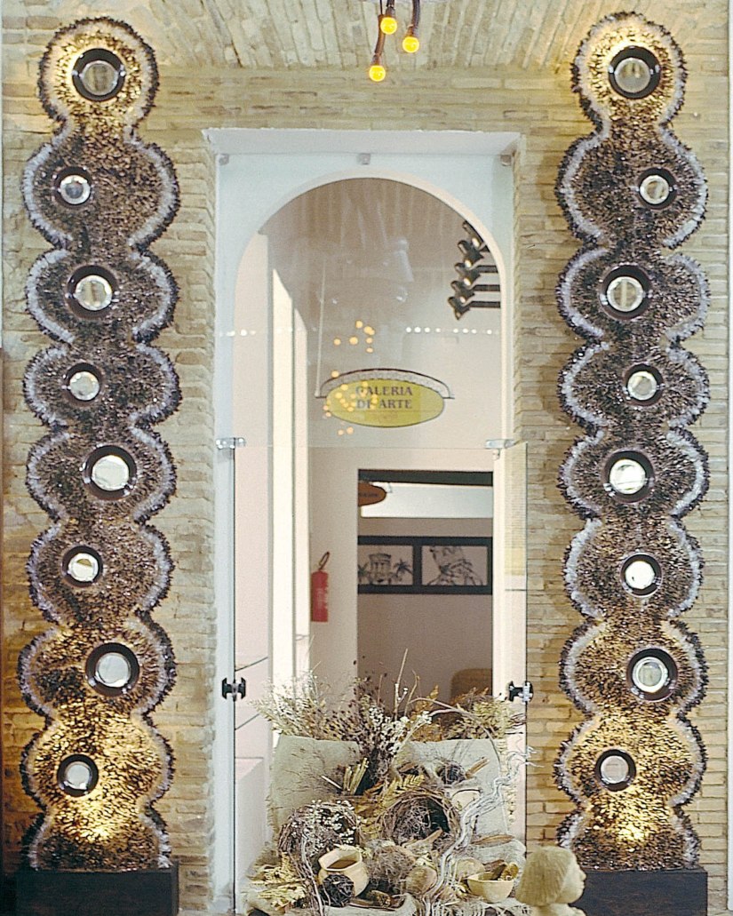 SERIE COLMEIA II (2003) - PET e cascas de sururu  | Ddaniela Aguilar | Foto Manoel Leite