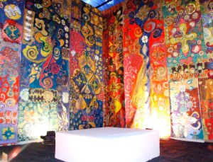 Esta rua é minha. Instalação e performance “Tenda – Sonhos Mutantes” | 2007 | Ddaniela Aguilar